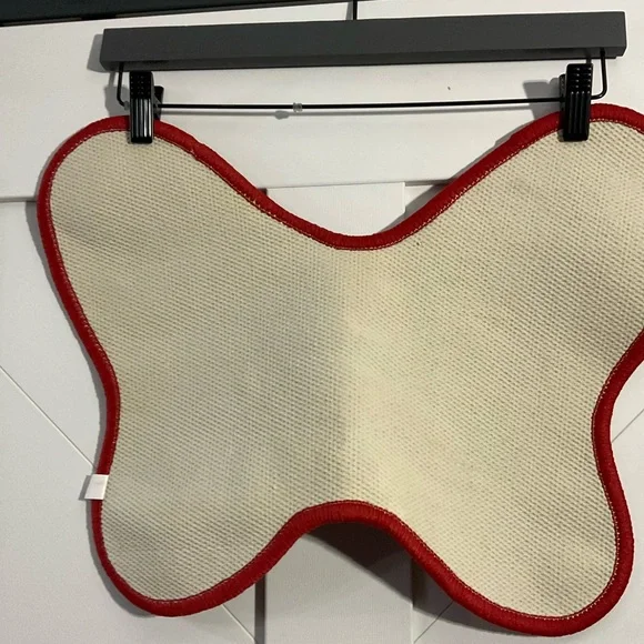 Disney Minnie Mouse polka dot Pet Feeding Mat - Picture 4 of 4